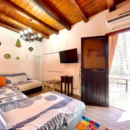 Casa Dei Coralli Bianca Con Patio Esterno Cefalu