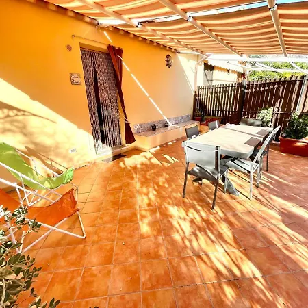 Casa Dei Coralli Bianca Con Patio Esterno Holiday home Cefalu