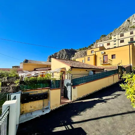 Casa Dei Coralli Bianca Con Patio Esterno Holiday home Cefalu